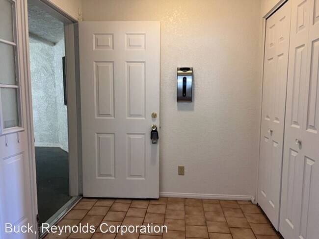 Building Photo - 2 br, 1.5 bath House - 2022 Merril Ln 8i