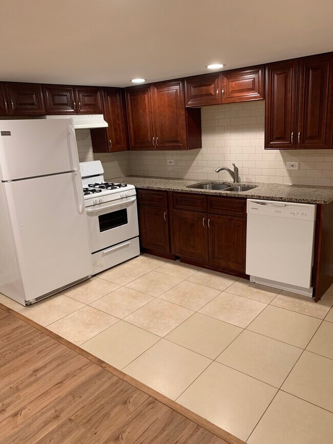 Foto del edificio - 4950 N Christiana Ave