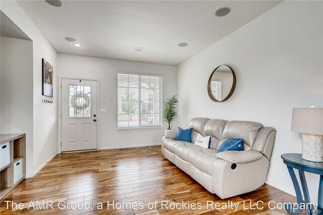 Building Photo - 3 br, 3 bath House - 1928 Coach House Loop