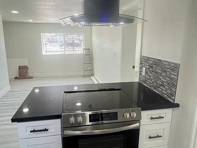 Foto del edificio - Modern Living! All-New Remodel with LED Li...