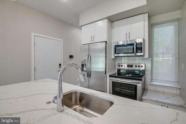Building Photo - 2019 N College Avenue Unit 2