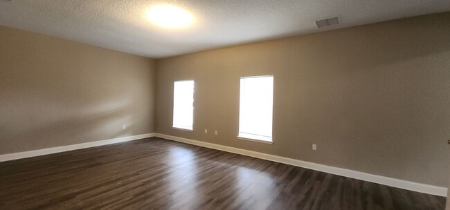 Building Photo - Longleaf Forest - West Side Rental