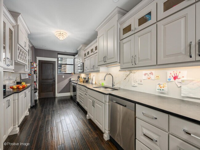 Building Photo - 42 E Elm St