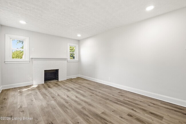 Foto del edificio - 1219 Becker Ave