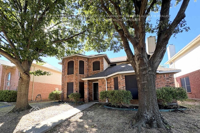 Building Photo - 1633 Summers Dr