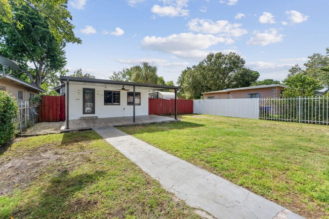 Foto del edificio - 1204 NW 70th St