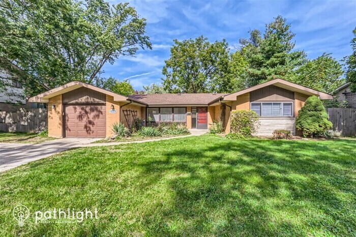 Primary Photo - 736 E. Baldwin Rd., Palatine, IL, 60074