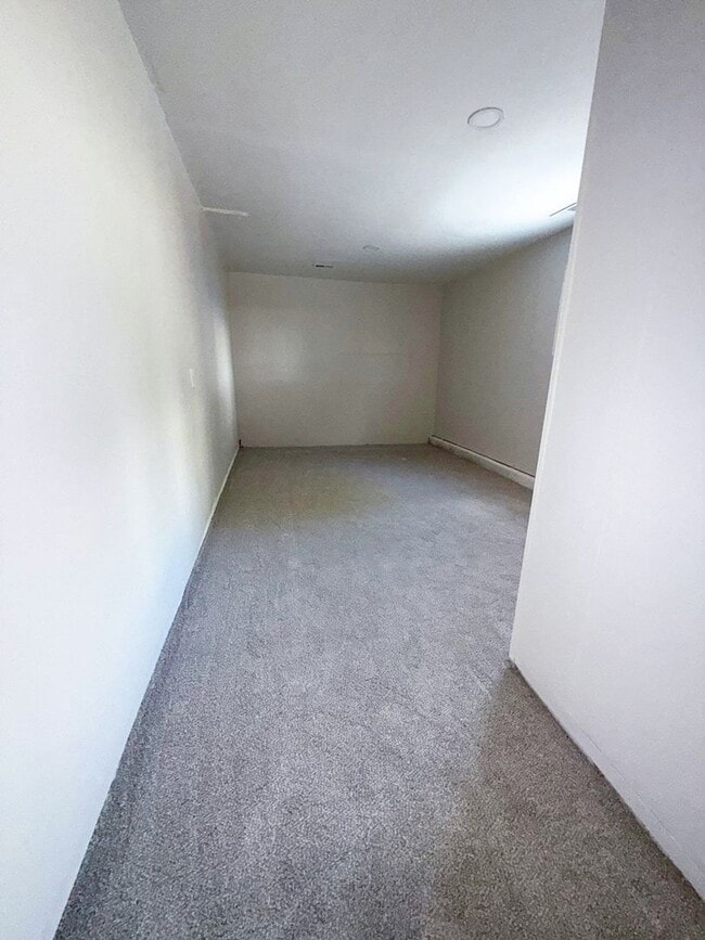 Foto del edificio - Beautifully Updated 4-Bedroom Ranch on a P...