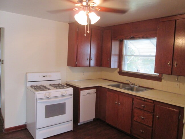 Foto del edificio - 820 Lincoln Ave SE