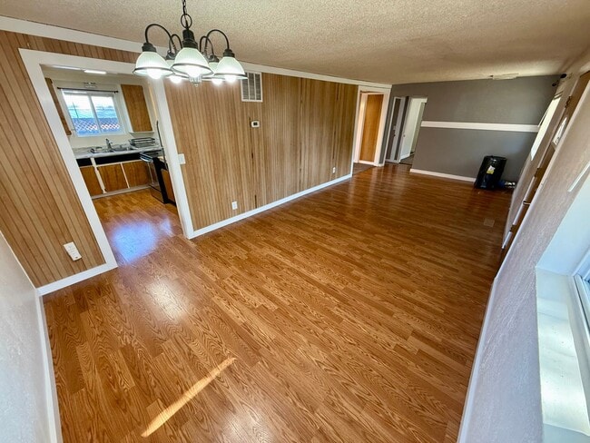 Building Photo - Charming and low-maintenance 2-bedroom, 1-...
