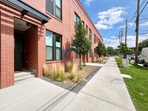 Building Photo - 961 33rd St