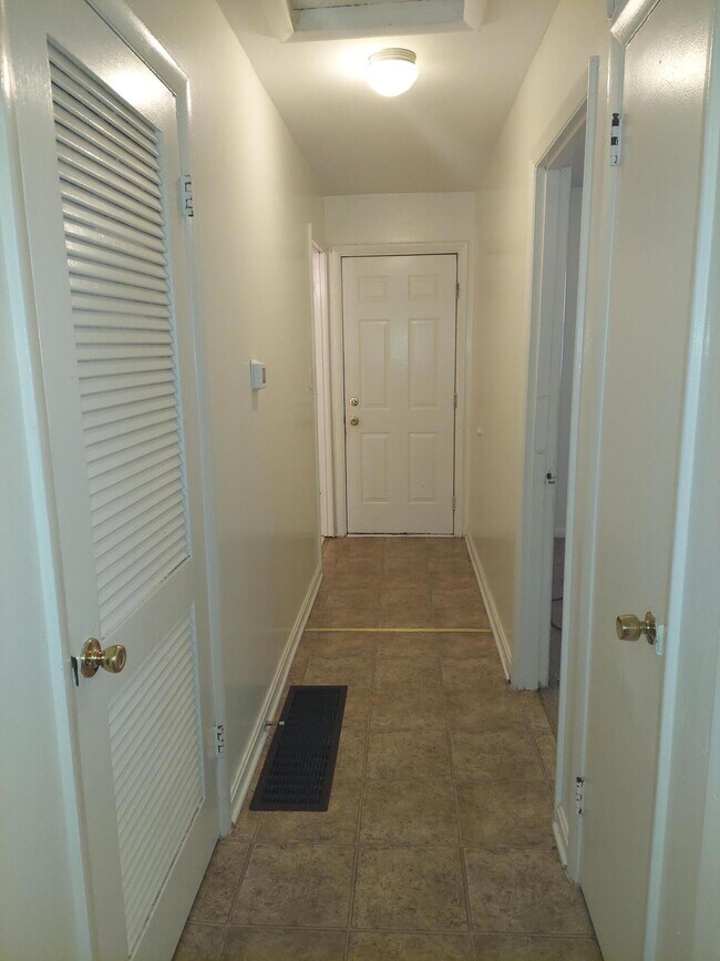 Building Photo - 679 Anniston Dr