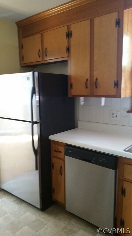 Foto del edificio - 9301 Newhall Rd