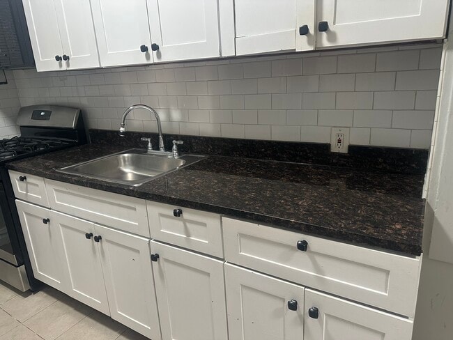 Building Photo - 115 Fairview Ave