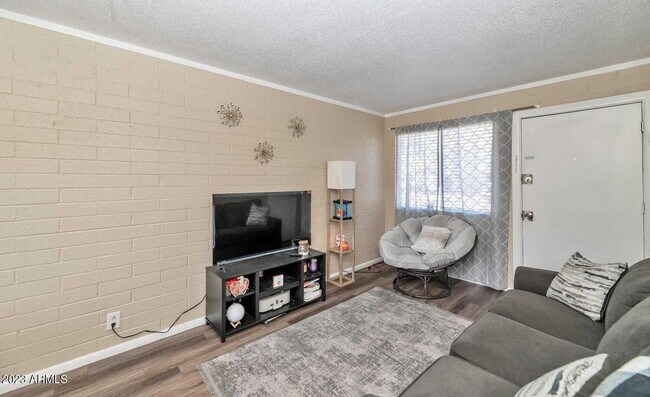 Building Photo - 3123 W Almeria Rd