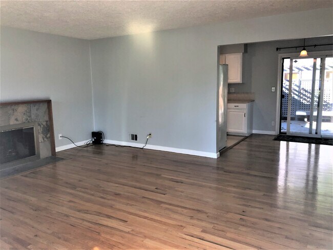 Building Photo - 4641 NE Shaver St