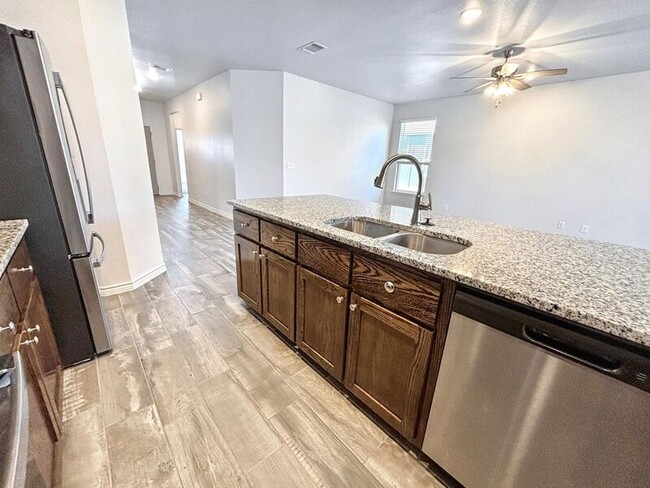 Building Photo - 722 Freedom Cir