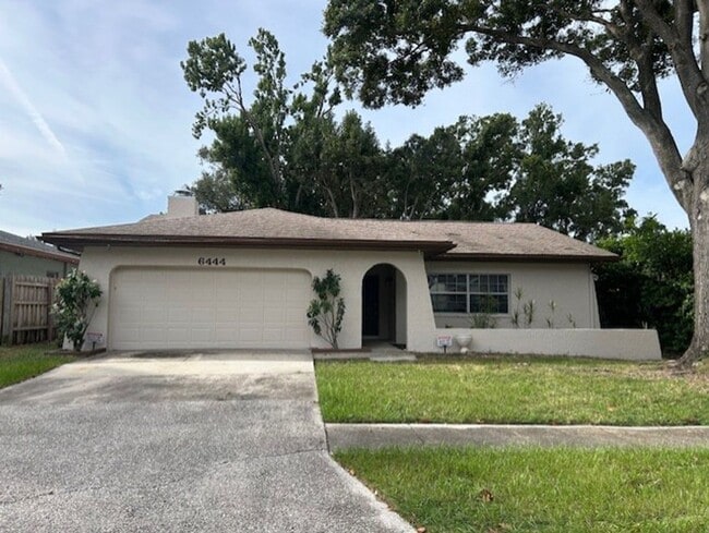 Beautifully remodeled 3/2 available now! - Beautifully remodeled 3/2 available now! House