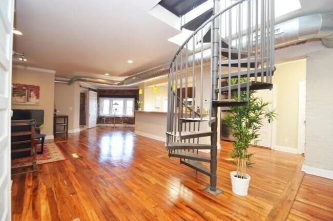 Foto del edificio - WALNUT HILLS- Immaculate 2 Bedroom 2 Bathr...