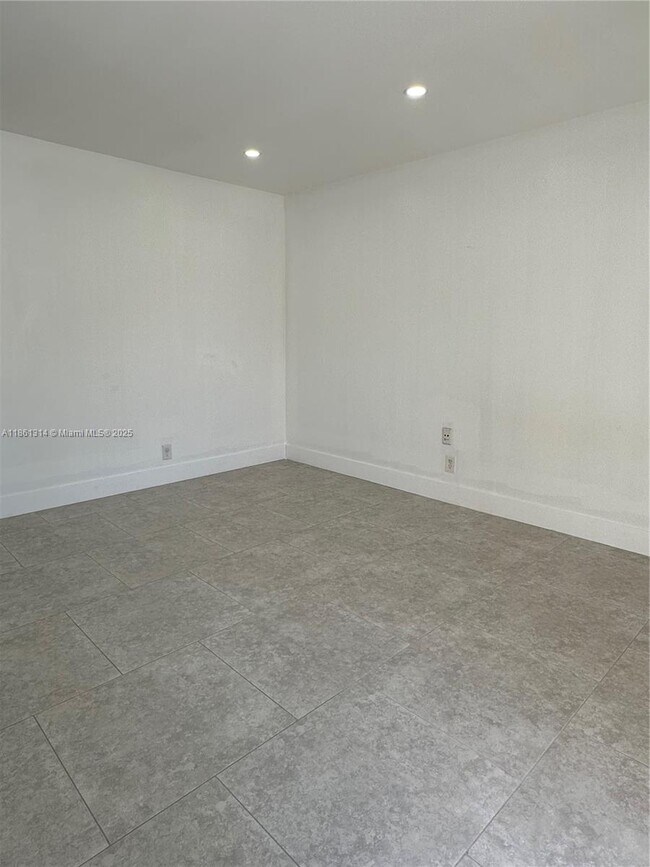 Foto del edificio - 17901 NW 68th Ave
