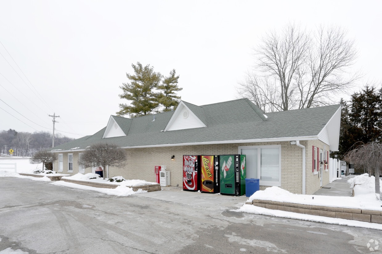 Falcon Farms Apartments in Port Byron, IL