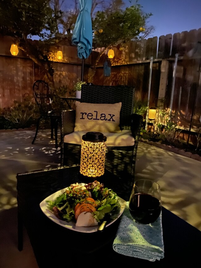 Alfresco Dining - 5655 E 2nd St