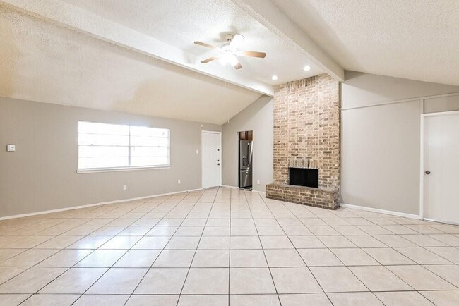Building Photo - 16418 N Cross Dr