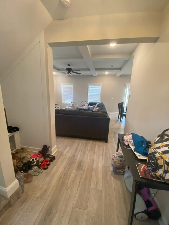 Building Photo - 3 bedroom 2 1/2 Bath Home For Rent!