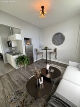 Building Photo - 117 Christina St N