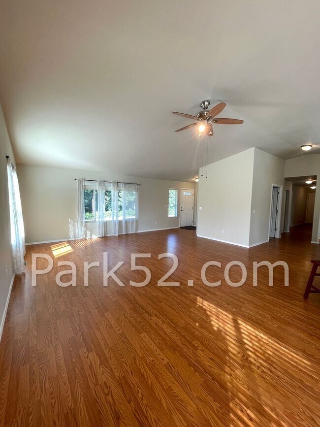 Building Photo - 3 Bedroom Rambler In Gig Harbor