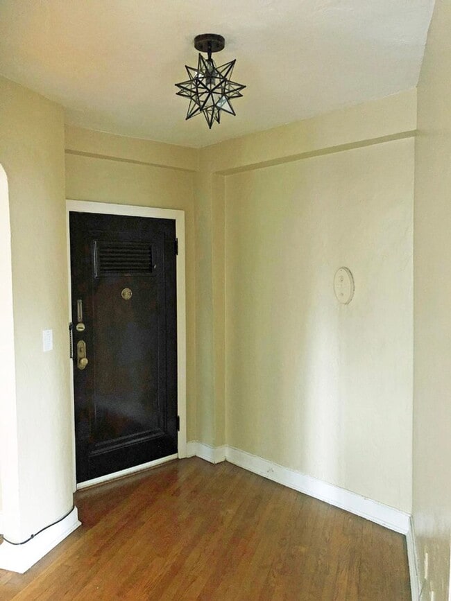 Photo - Spacious One Bedroom In Heart Of Shadyside House