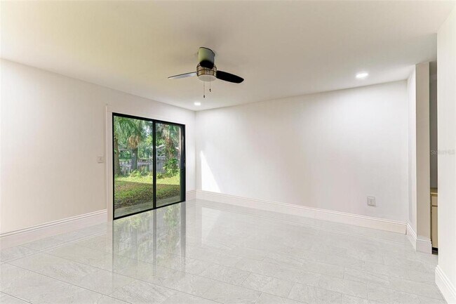 Foto del edificio - 1304 Water Oak Way N