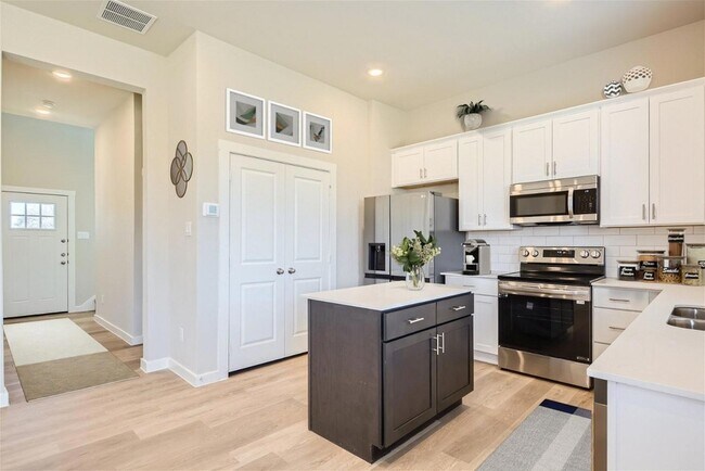 Foto del edificio - 2213 Hopper Ln