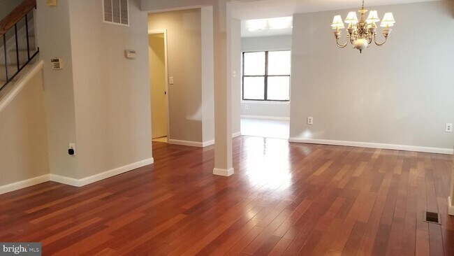 Foto del edificio - 5121 King Charles Way