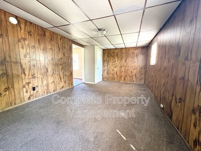 Building Photo - 1315 46th Way N