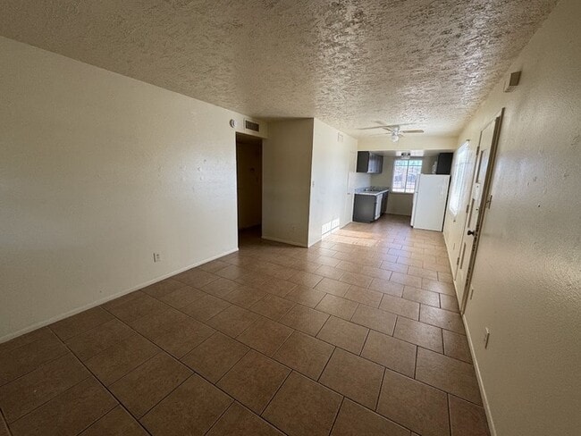 Building Photo - Maryvale 2br Townhome