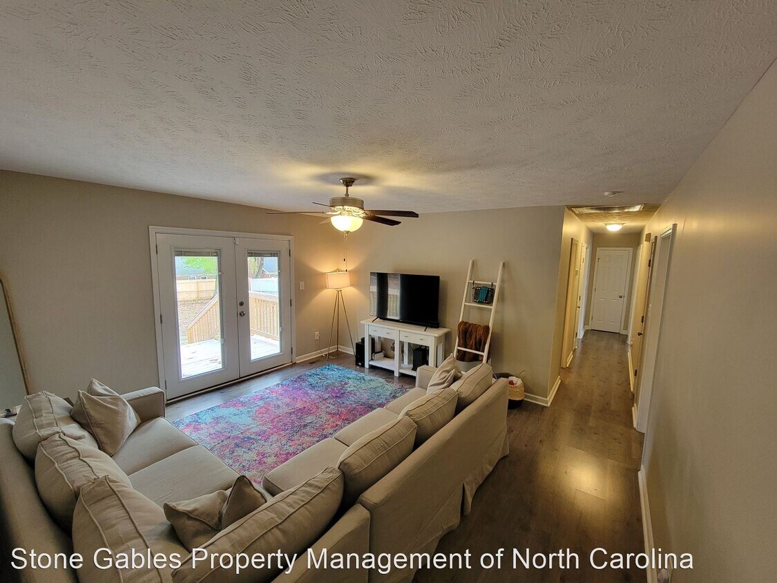 Primary Photo - 3 br, 2 bath House - 215 Harverhill Dr