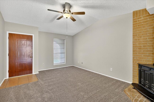 Building Photo - 7201 Sparkle Sea Dr