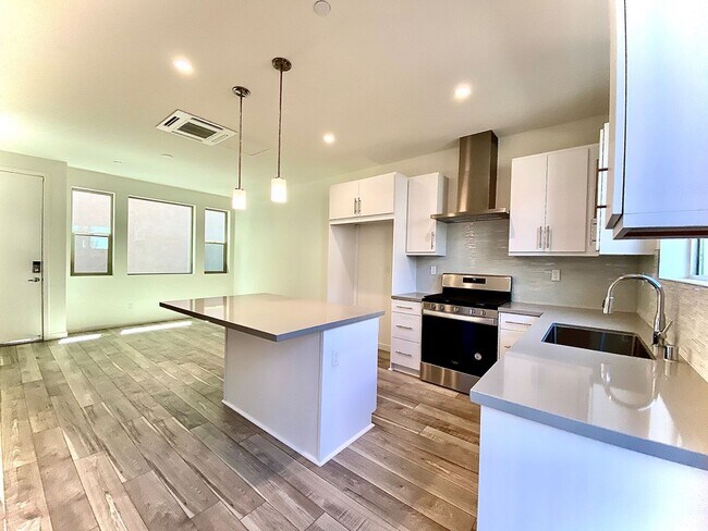 Foto del edificio - First Month Rent: FREE (with approved lease terms)