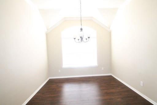 Building Photo - 2041 Camelot Dr