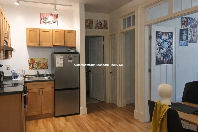 Foto del edificio - 833-835 Beacon St. Unit 104