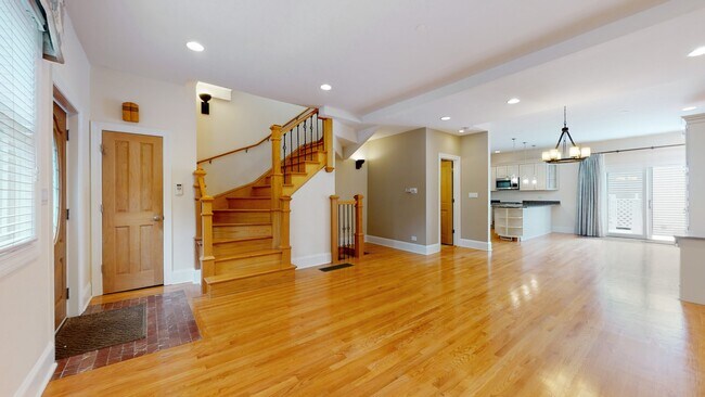 Foto del edificio - 1331 W Wellington Ave