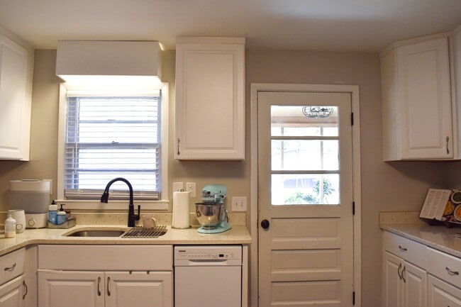 Photo - 1021 Old Bishop Rd House