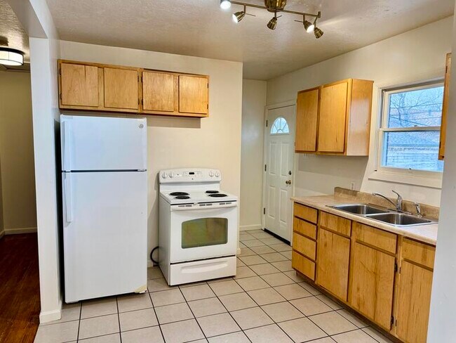 Building Photo - 758 American Beauty Dr