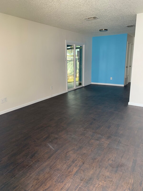 Foto del edificio - 8824 Meadow Trace St