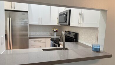 Building Photo - 5438 Verona Dr