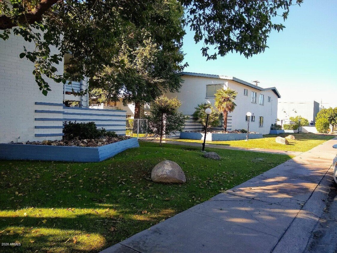 Primary Photo - 721 E Montebello Ave