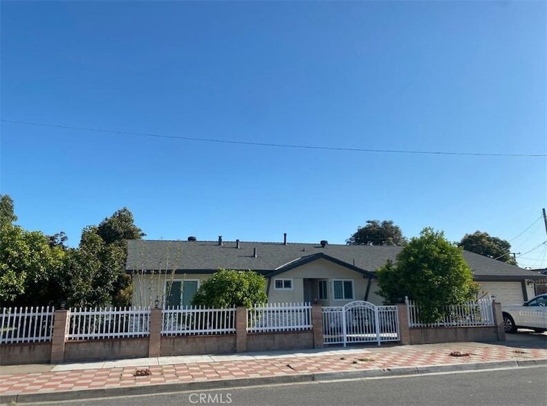 Primary Photo - 8952 McClure Ave