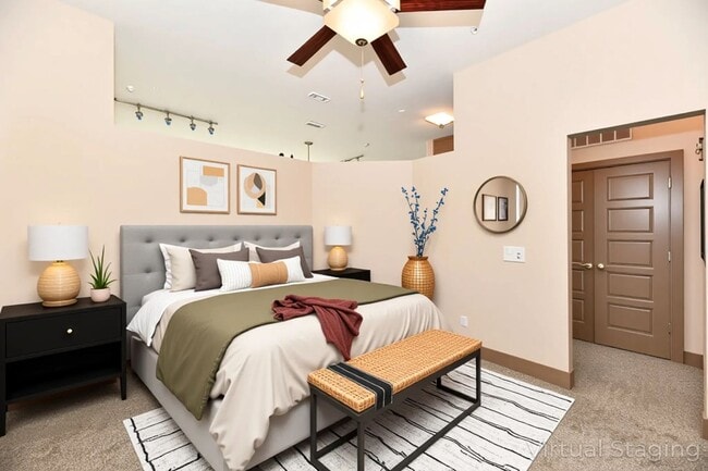 Interior Photo - Mezz 42