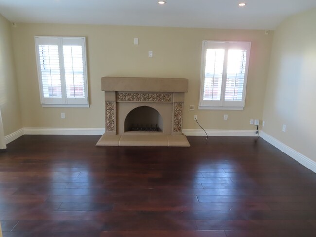 Building Photo - Three Bedroom Home in Kensington